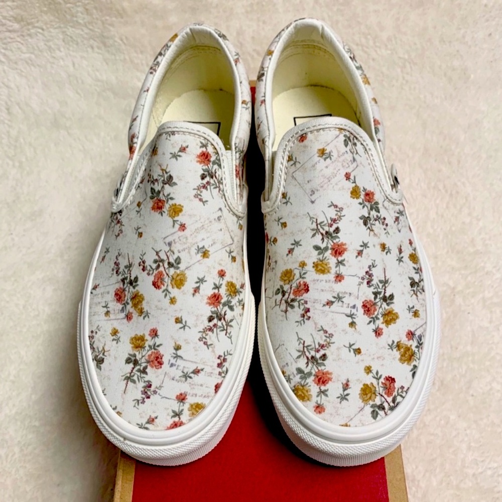 NWT VANS Slip on Size 7 Womans Size 5.5 boys Vintage  Floral Marshmellow